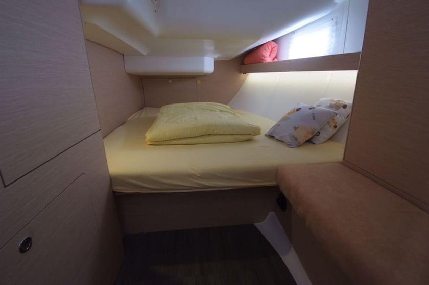 Punat Zeilboot Cabine 4  10  slaapplaatsen 10  gasten 13.85 m Lijstnummer: #21378 3