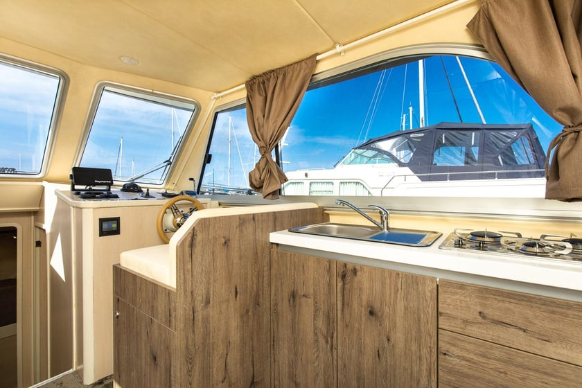 Punat Motorboat 2 cabin 4 berths 4 guests 11.95 m Listing Number: #21383 5