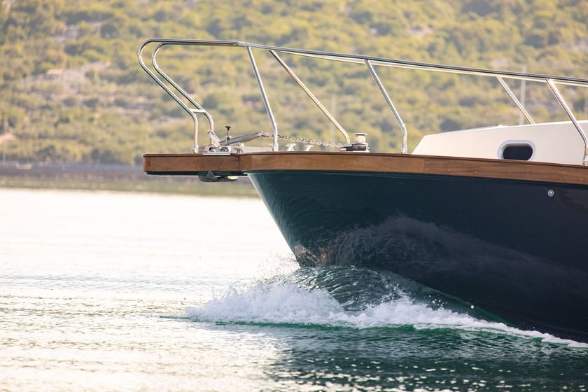 Punat Motorboat 2 cabin 4 berths 4 guests 11.95 m Listing Number: #21383 4