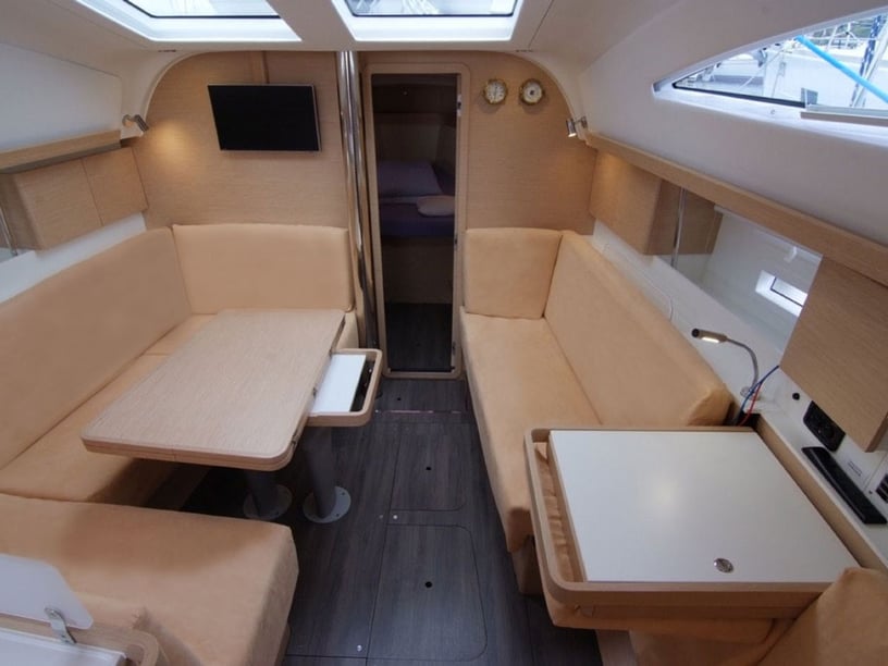 Punat Zeilboot Cabine 3  8  slaapplaatsen 8  gasten 11.9 m Lijstnummer: #21384 2