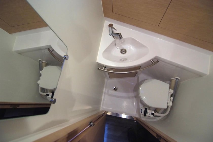 Punat Zeilboot Cabine 3  8  slaapplaatsen 8  gasten 11.9 m Lijstnummer: #21384 3