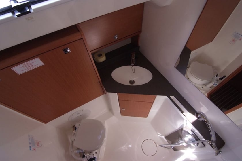 Punat Zeilboot Cabine 4  9  slaapplaatsen 9  gasten 14.27 m Lijstnummer: #21386 3