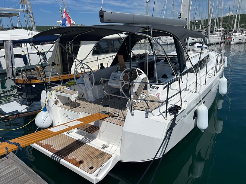 Punat Sailboat 3 cabin 6 berths 6 guests 11.38 m Listing Number: #21387