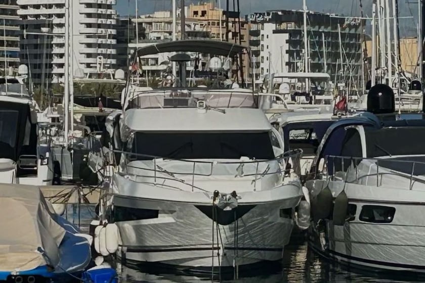 Palma di Maiorca Motoscafo cabina 2  cuccette 4  4  ospiti 14.29 m Numero dell'inserzione: #21405