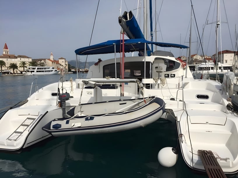 Izola Catamaran 5 cabin 10 berths 10 guests 11.9 m Listing Number: #21411 3