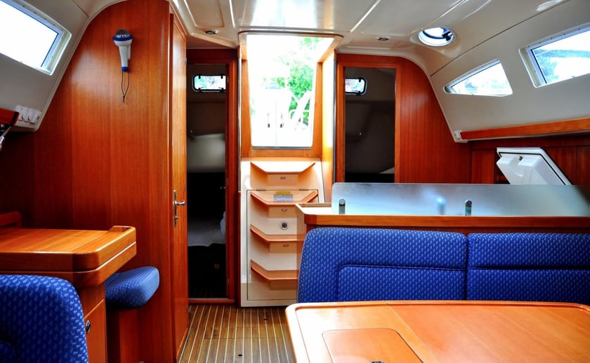 Izola Voilier Cabine 3  Couchettes 8  Invités 8  11.55 m Numéro de l'annonce: #21415 5