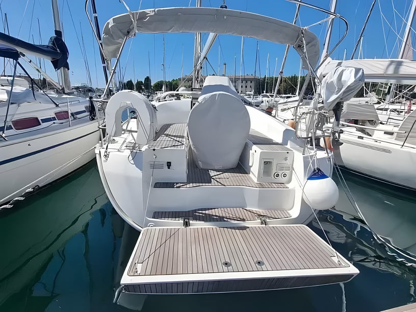 Izola Voilier Cabine 3  Couchettes 8  Invités 8  10.9 m Numéro de l'annonce: #21417