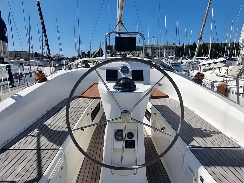 Izola Voilier Cabine 3  Couchettes 8  Invités 8  10.9 m Numéro de l'annonce: #21417 4