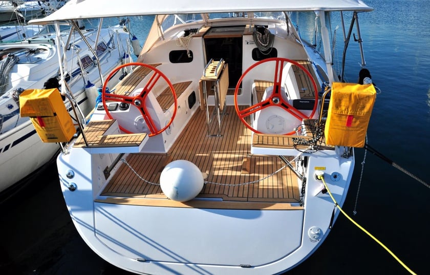 Izola Voilier Cabine 3  Couchettes 8  Invités 8  9.9 m Numéro de l'annonce: #21419 3