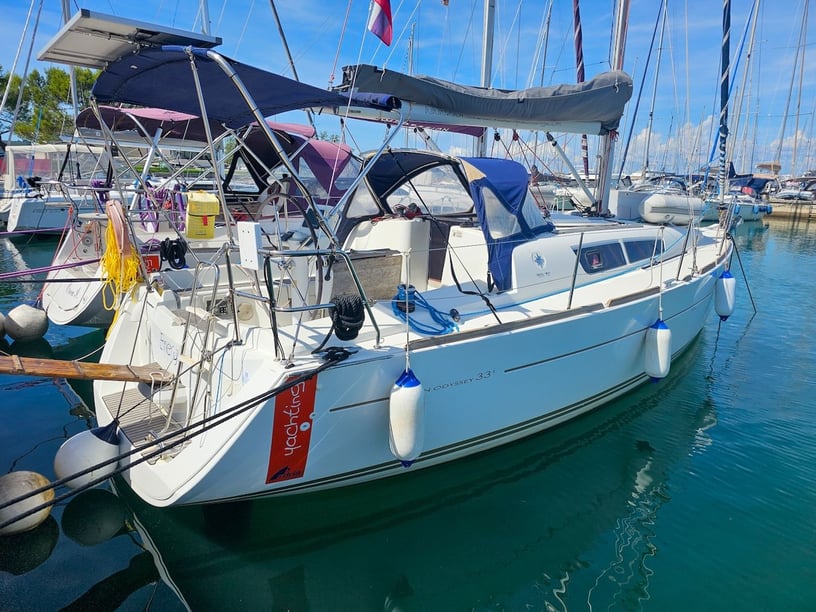 Izola Sailboat 2 cabin 6 berths 6 guests 9.96 m Listing Number: #21423 5
