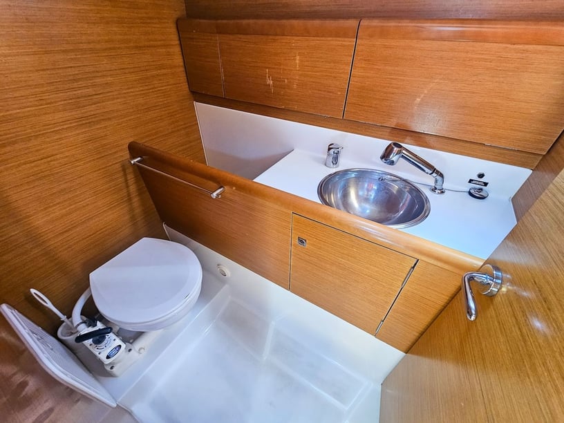 Izola Sailboat 2 cabin 6 berths 6 guests 9.96 m Listing Number: #21423 4