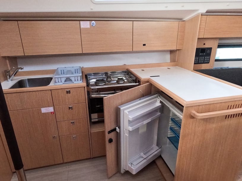 Izola Sailboat 3 cabin 8 berths 8 guests 12.4 m Listing Number: #21425 3