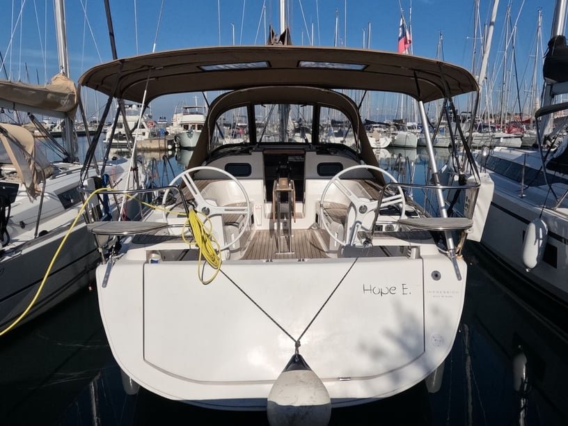 Izola Zeilboot Cabine 3  8  slaapplaatsen 8  gasten 11.9 m Lijstnummer: #21428