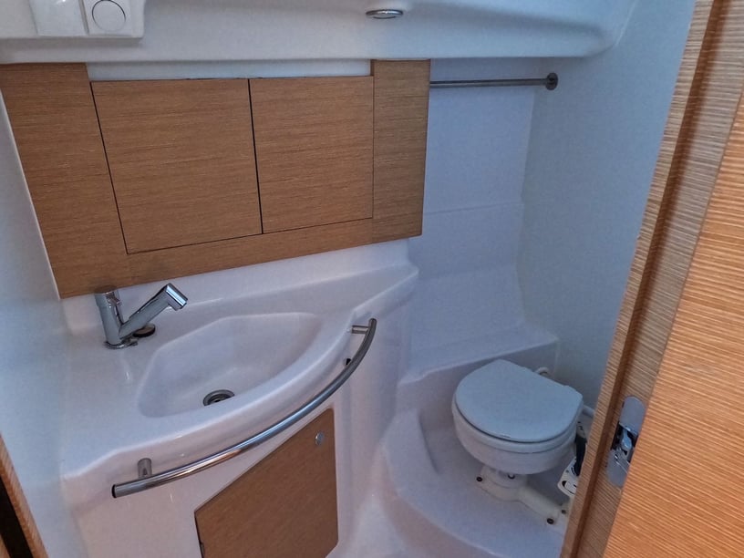 Izola Zeilboot Cabine 3  8  slaapplaatsen 8  gasten 11.9 m Lijstnummer: #21428 3