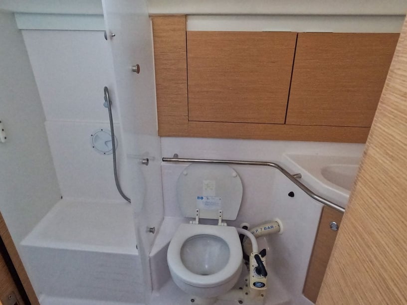 Izola Voilier Cabine 4  Couchettes 10  Invités 10  13.85 m Numéro de l'annonce: #21431 5