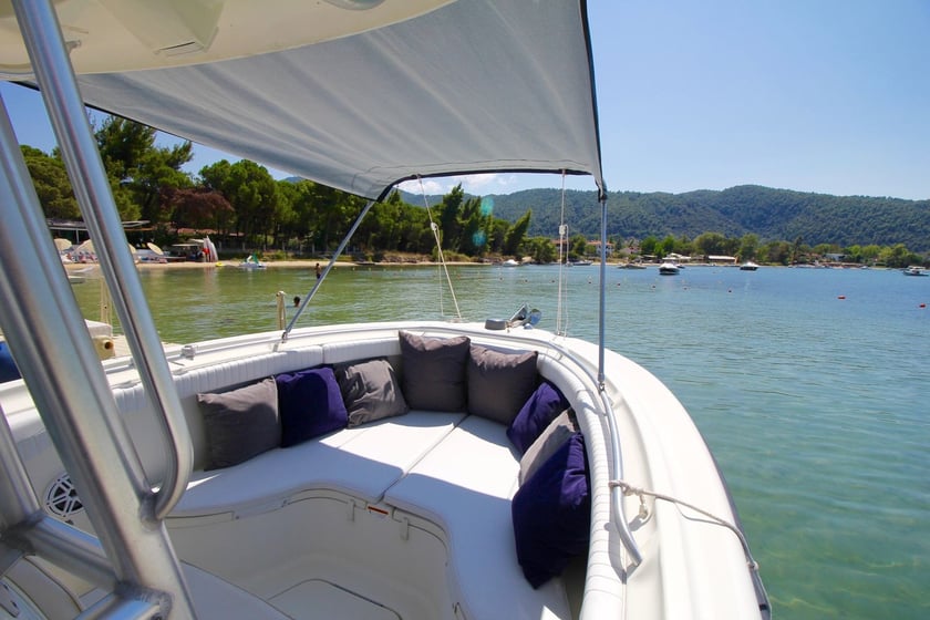 Sithonia, Chalkidiki Motorboat   7 guests 5.1 m Listing Number: #21450 3