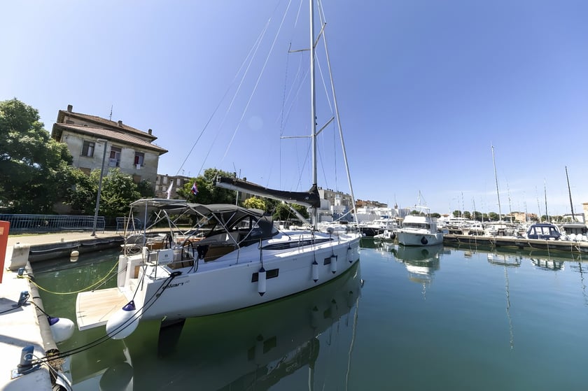 Zadar Sailboat 4 cabin 10 berths 10 guests 13.32 m Listing Number: #21468