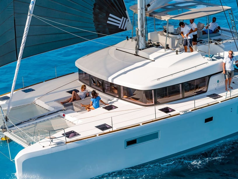 Ibiza Catamaran Cabine 4  10  slaapplaatsen 10  gasten 15.84 m Lijstnummer: #21477