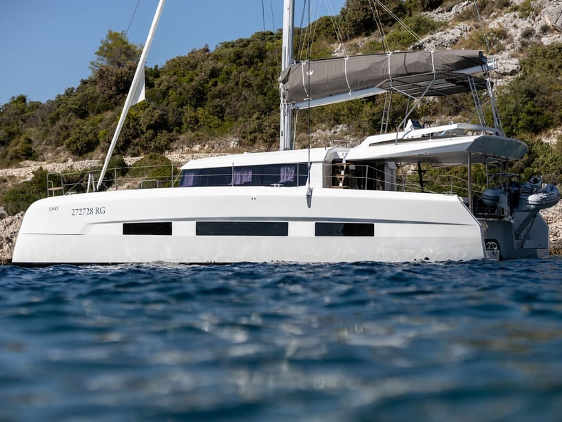 Primošten Catamaran 6 cabin 12 berths 12 guests 14.7 m Listing Number: #21511