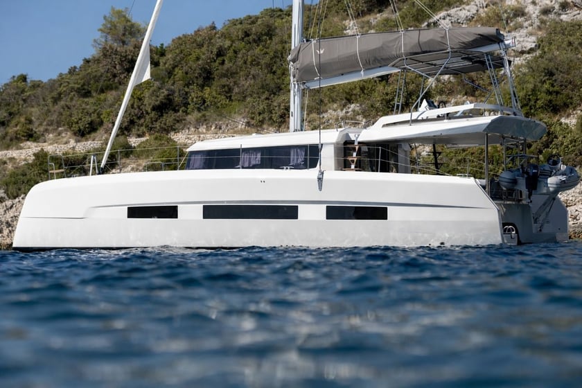 Primosten Catamaran Cabine 6  12  slaapplaatsen 12  gasten 14.7 m Lijstnummer: #21512
