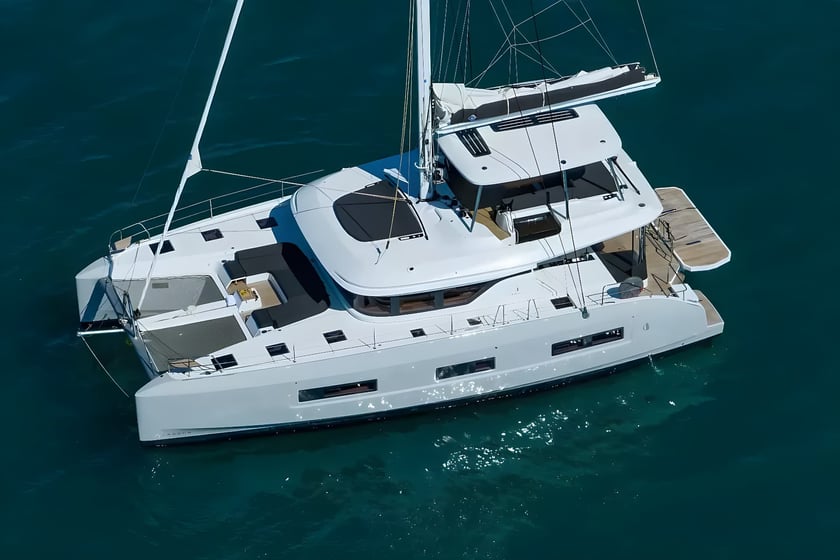 Split Catamaran 5 cabin 10 berths 10 guests 16.9 m Listing Number: #21526 5