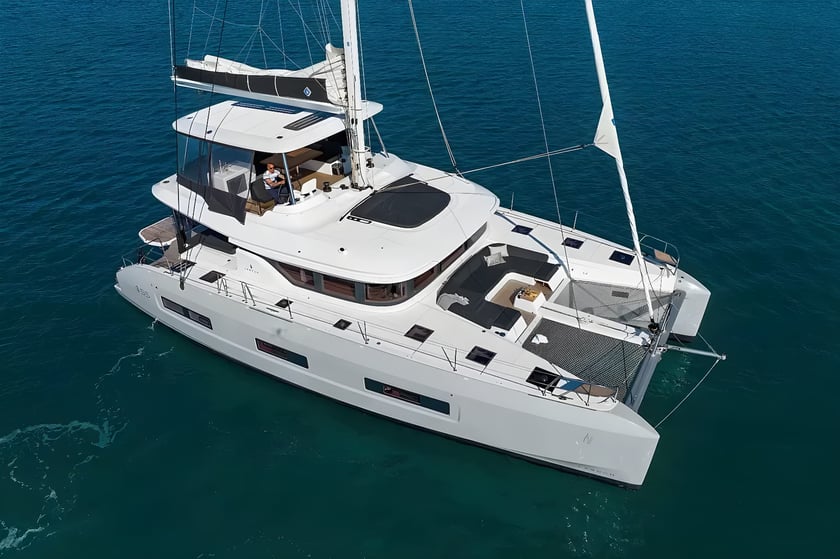 Split Catamaran 5 cabin 10 berths 10 guests 16.9 m Listing Number: #21526 4