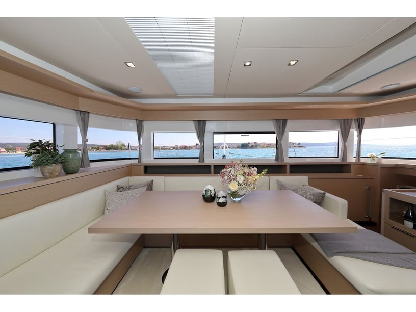 Split Catamaran 7 cabin 12 berths 12 guests 16.9 m Listing Number: #21526 2