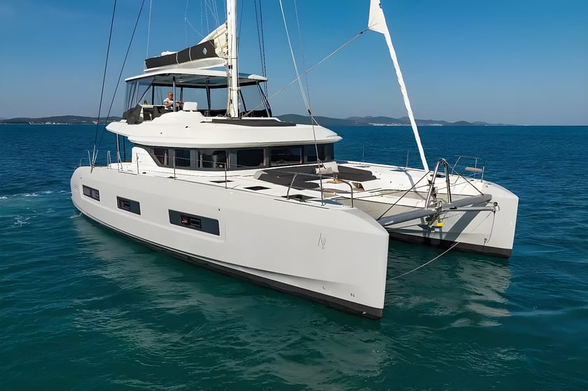 Gesplitst Catamaran 5 cabin 10 berths 10 guests 16.9 m Listing Number: #21526 3