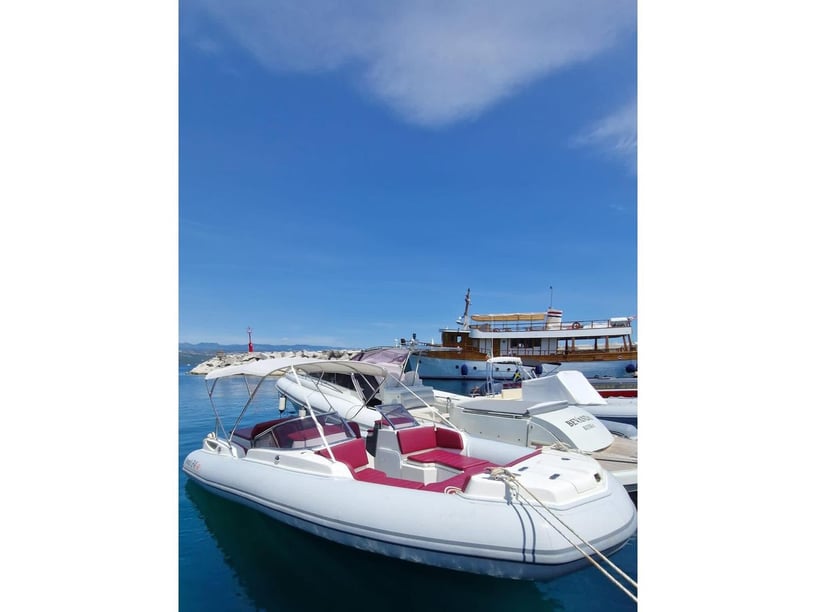 Ičići Motorboat   14 guests 6.6 m Listing Number: #21529 2