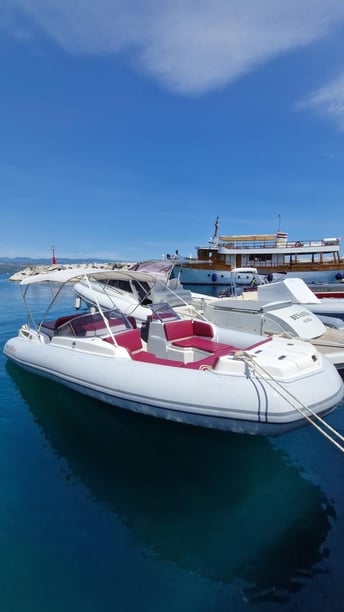 Ičići Motorboat   14 guests 6.6 m Listing Number: #21529 3