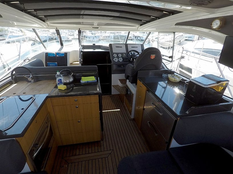 Sibenik Bateau à moteur Cabine 2  Couchettes 4  Invités 4  11.49 m Numéro de l'annonce: #21538 5