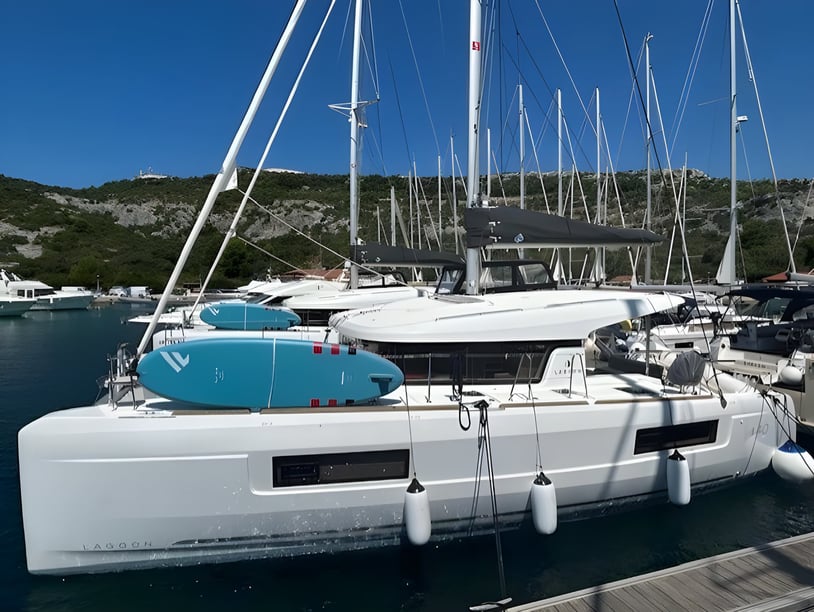 Primošten Catamaran 4 cabin 10 berths 10 guests 11.74 m Listing Number: #21542 3