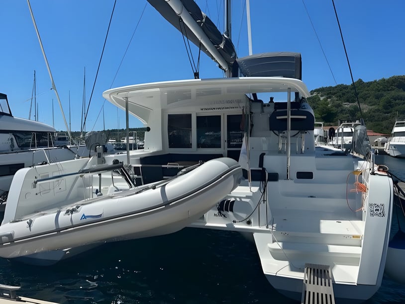 Primošten Catamaran 4 cabin 10 berths 10 guests 11.74 m Listing Number: #21542