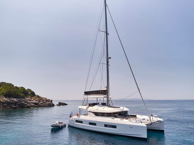 Corfu Catamaran Cabine 4  8  slaapplaatsen 8  gasten 16.56 m Lijstnummer: #21600 3