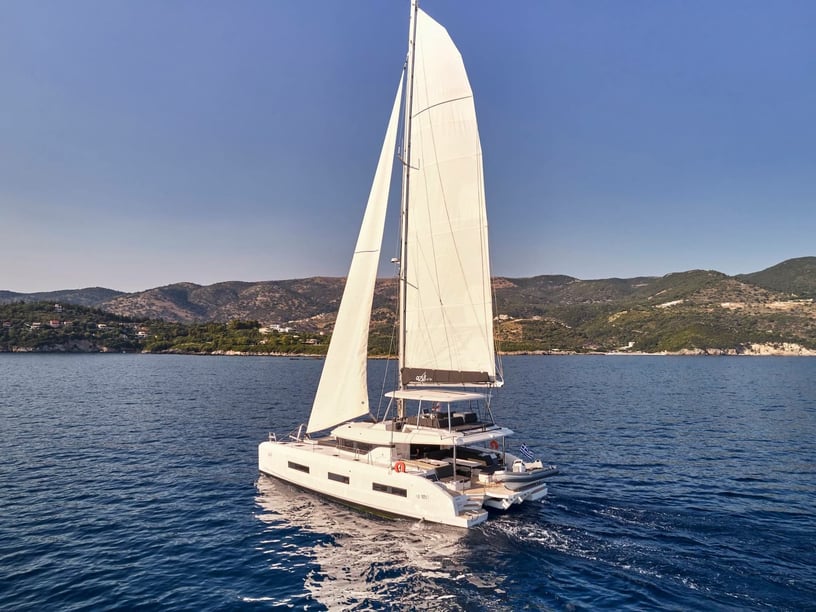 Corfu Catamaran Cabine 4  8  slaapplaatsen 8  gasten 16.56 m Lijstnummer: #21600