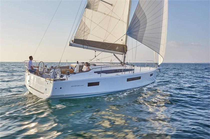 Las Galletas Sailboat 3 cabin 8 berths 8 guests 12.35 m Listing Number: #21603