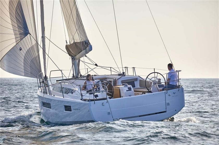 Las Galletas Sailboat 3 cabin 8 berths 8 guests 12.35 m Listing Number: #21603 3