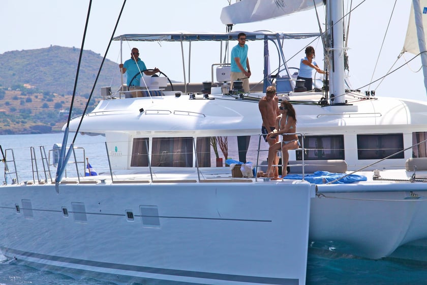 Athènes Catamaran Cabine 4  Couchettes 8  Invités 8  18.9 m Numéro de l'annonce: #21612 5