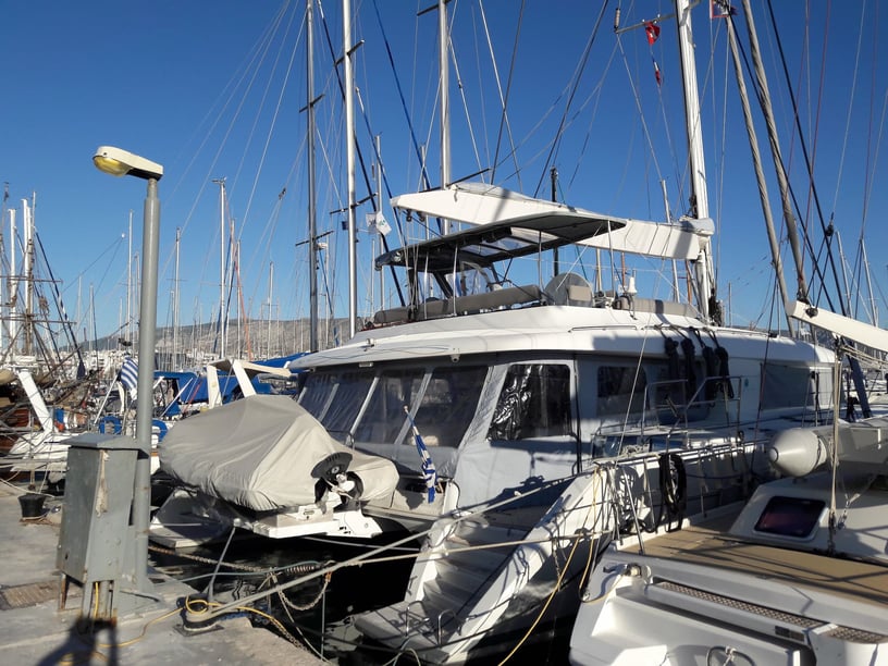 Athènes Catamaran Cabine 4  Couchettes 8  Invités 8  18.9 m Numéro de l'annonce: #21612 3