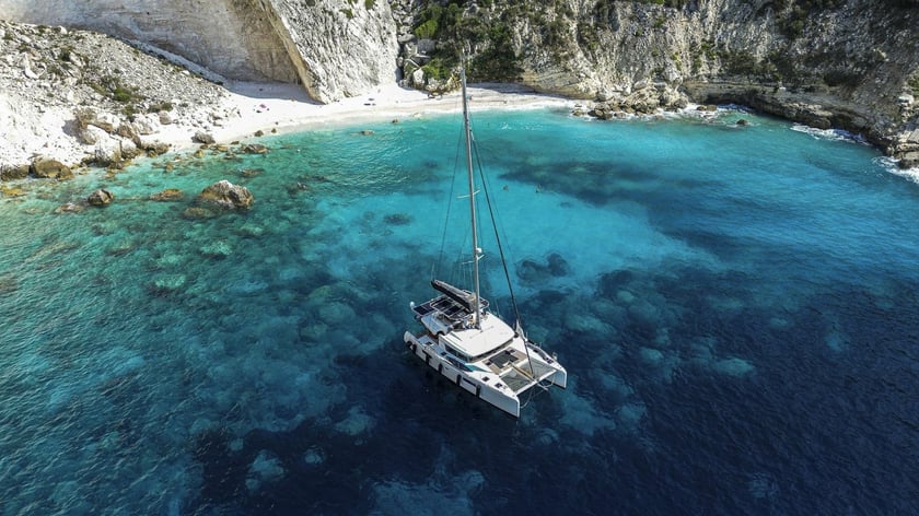 Lefkada Catamaran Cabine 4  8  slaapplaatsen 8  gasten 15.84 m Lijstnummer: #21621 5