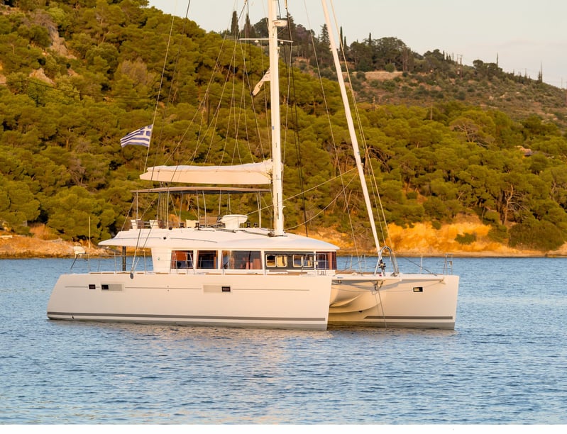 Athènes Catamaran Cabine 4  Couchettes 8  Invités 8  17.07 m Numéro de l'annonce: #21630