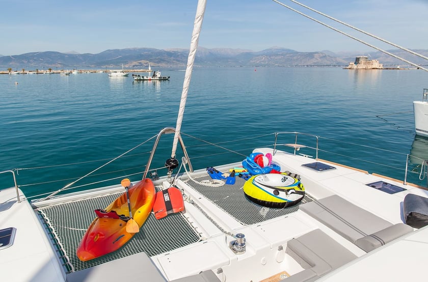 Athènes Catamaran Cabine 6  Couchettes 10  Invités 10  15.84 m Numéro de l'annonce: #21633 3