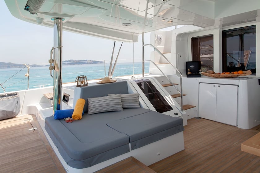 Athènes Catamaran Cabine 6  Couchettes 10  Invités 10  15.84 m Numéro de l'annonce: #21633 4