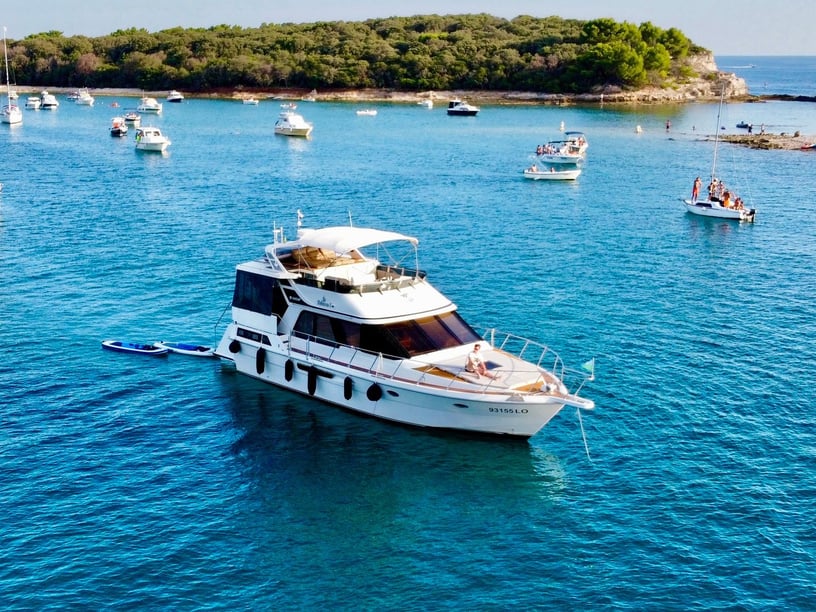 Pula Bateau à moteur Cabine 3  Couchettes 14  Invités 14  14 m Numéro de l'annonce: #21662