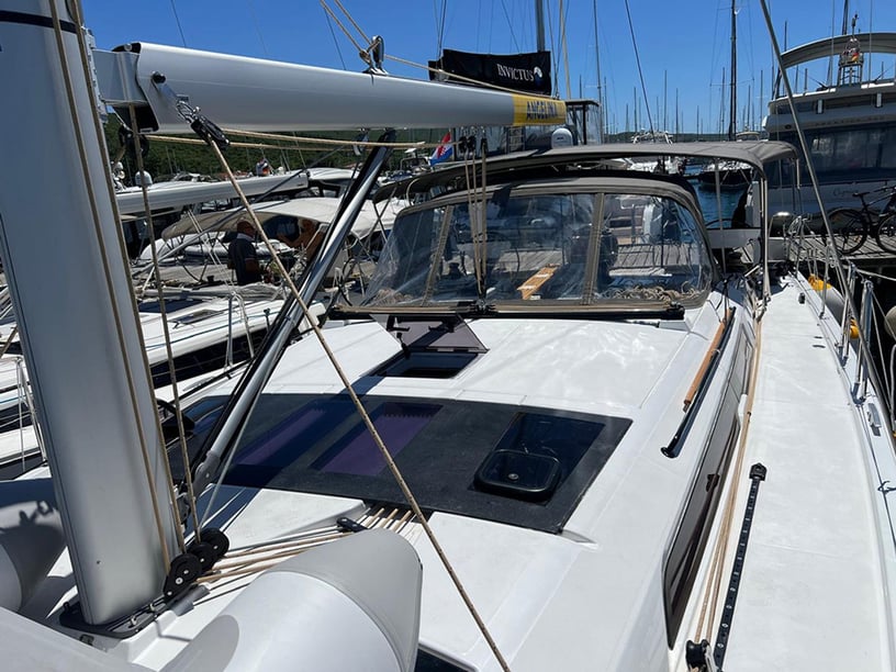 Punat Sailboat 5 cabin 12 berths 12 guests 14.24 m Listing Number: #21676 5