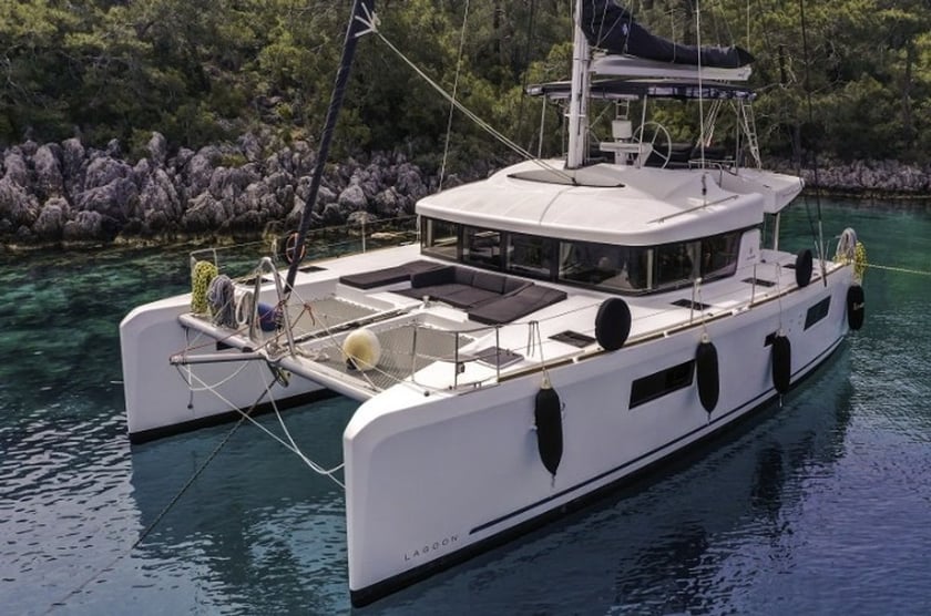 Fethiye Catamaran Cabine 4  8  slaapplaatsen 8  gasten 15.85 m Lijstnummer: #21679