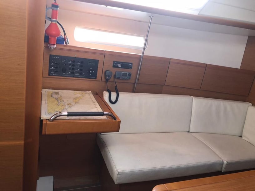 Izmir Sailboat 3 cabin 6 berths 6 guests 38 ft Listing Number: #21692 4