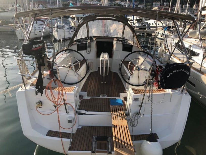 Izmir Sailboat 3 cabin 6 berths 6 guests 38 ft Listing Number: #21692 2