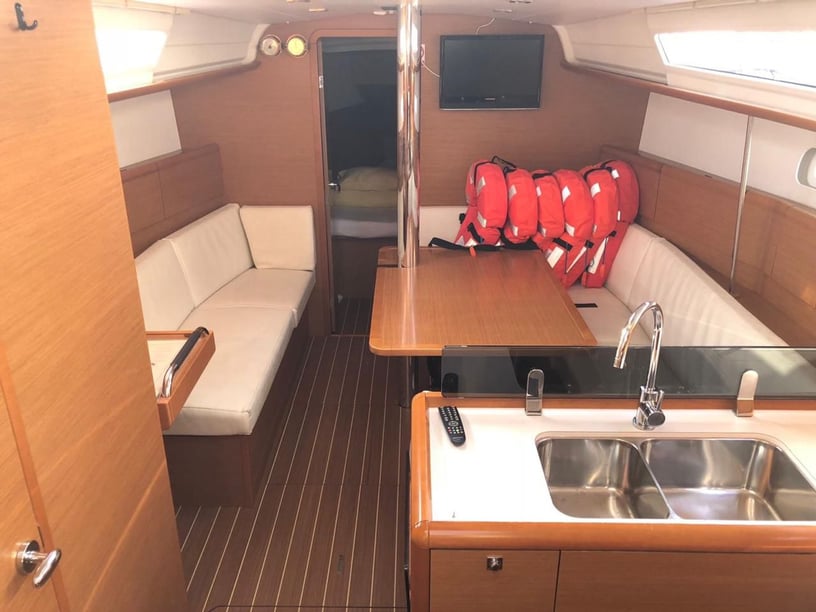 Izmir Sailboat 3 cabin 6 berths 6 guests 38 ft Listing Number: #21692 3