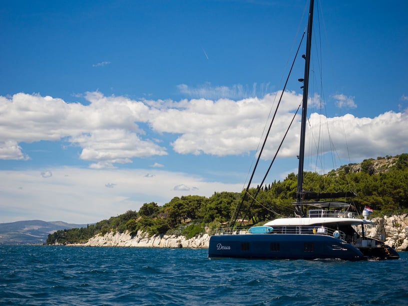 Kaštel Gomilica Catamaran Cabine 4  Couchettes 8  Invités 8  18.3 m Numéro de l'annonce: #21713 3